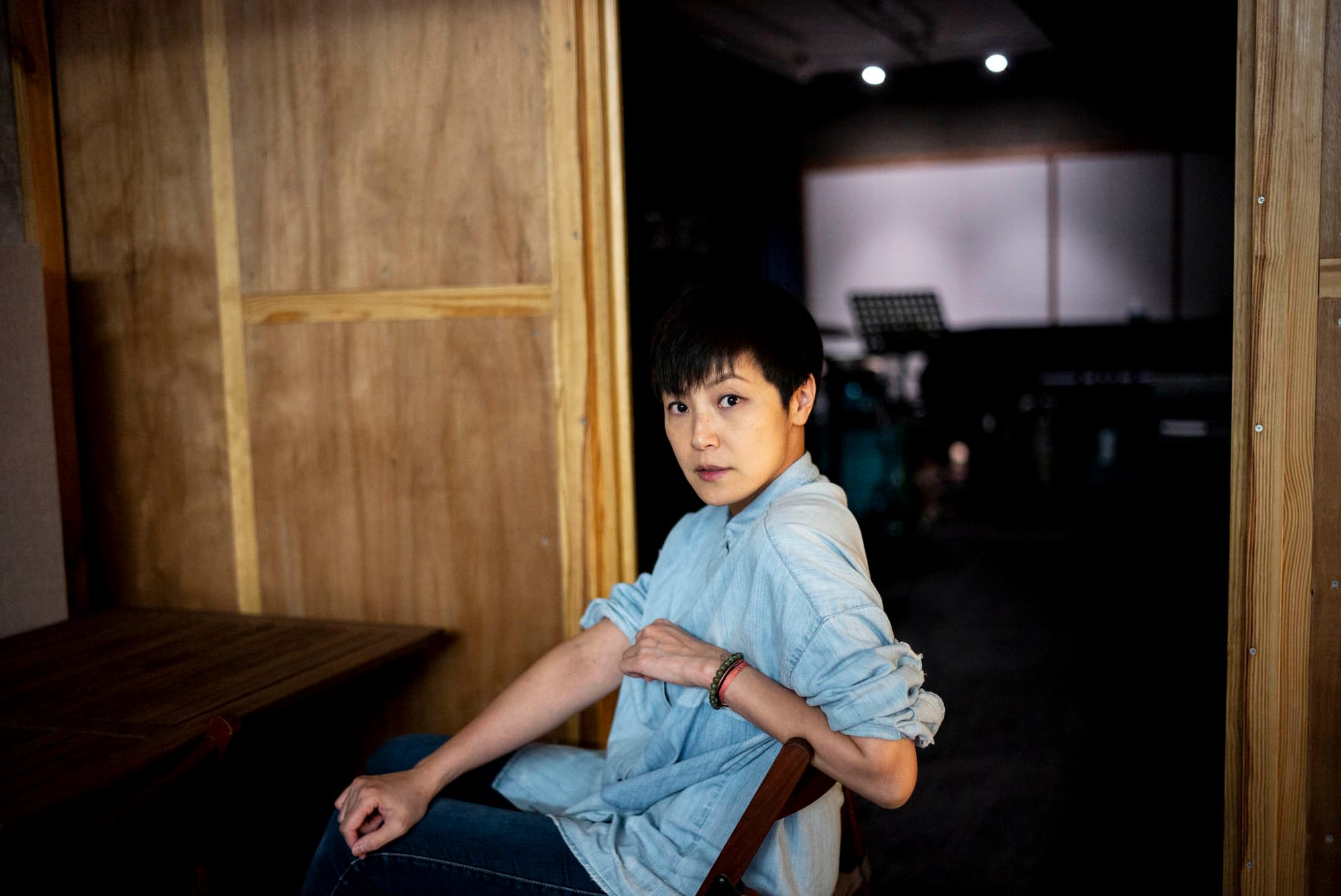 2020年4月18日，歌手何韵诗新作出版接受访问。摄：林振东/端传媒 