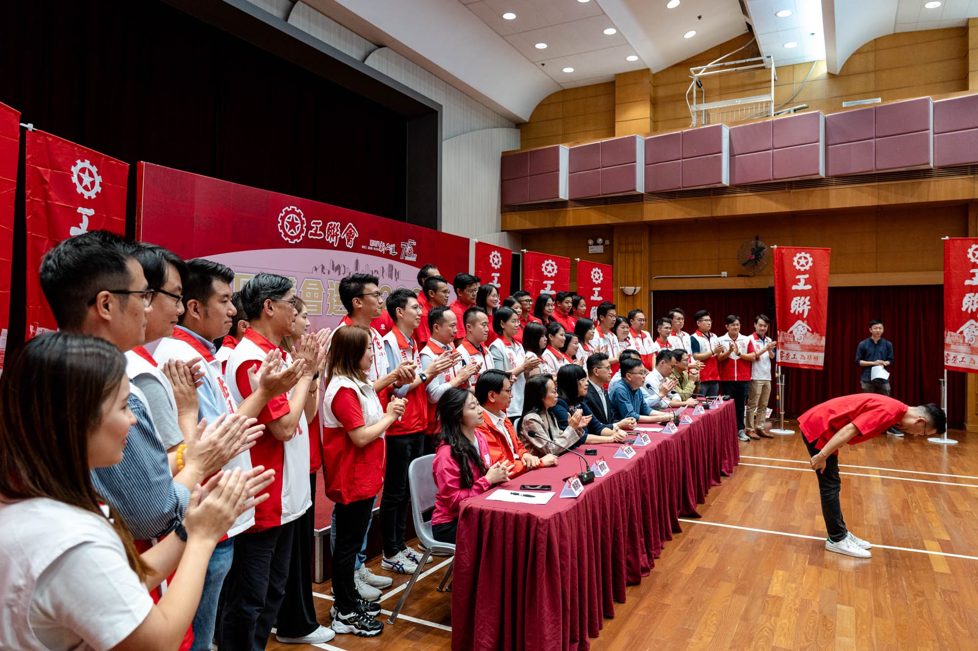 2023年10月16日,工聯會公布46人名單參選區議會。攝:Ryan Lai/端傳媒