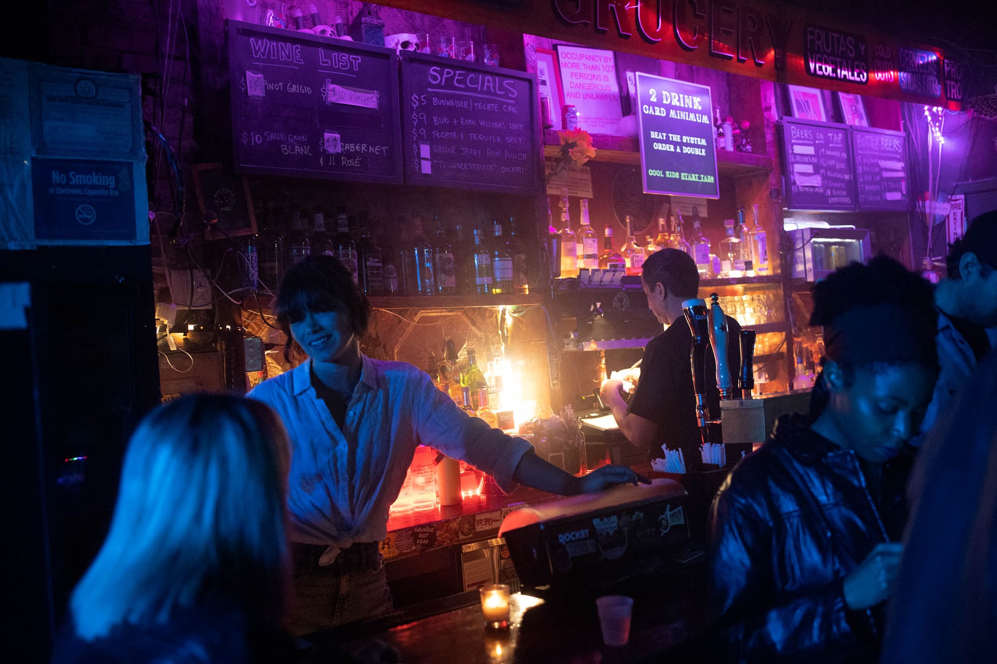 2023年3月12日,美國紐約,年輕人參與獨立樂隊的音樂節。攝:Andrew Lichtenstein/Corbis via Getty Images