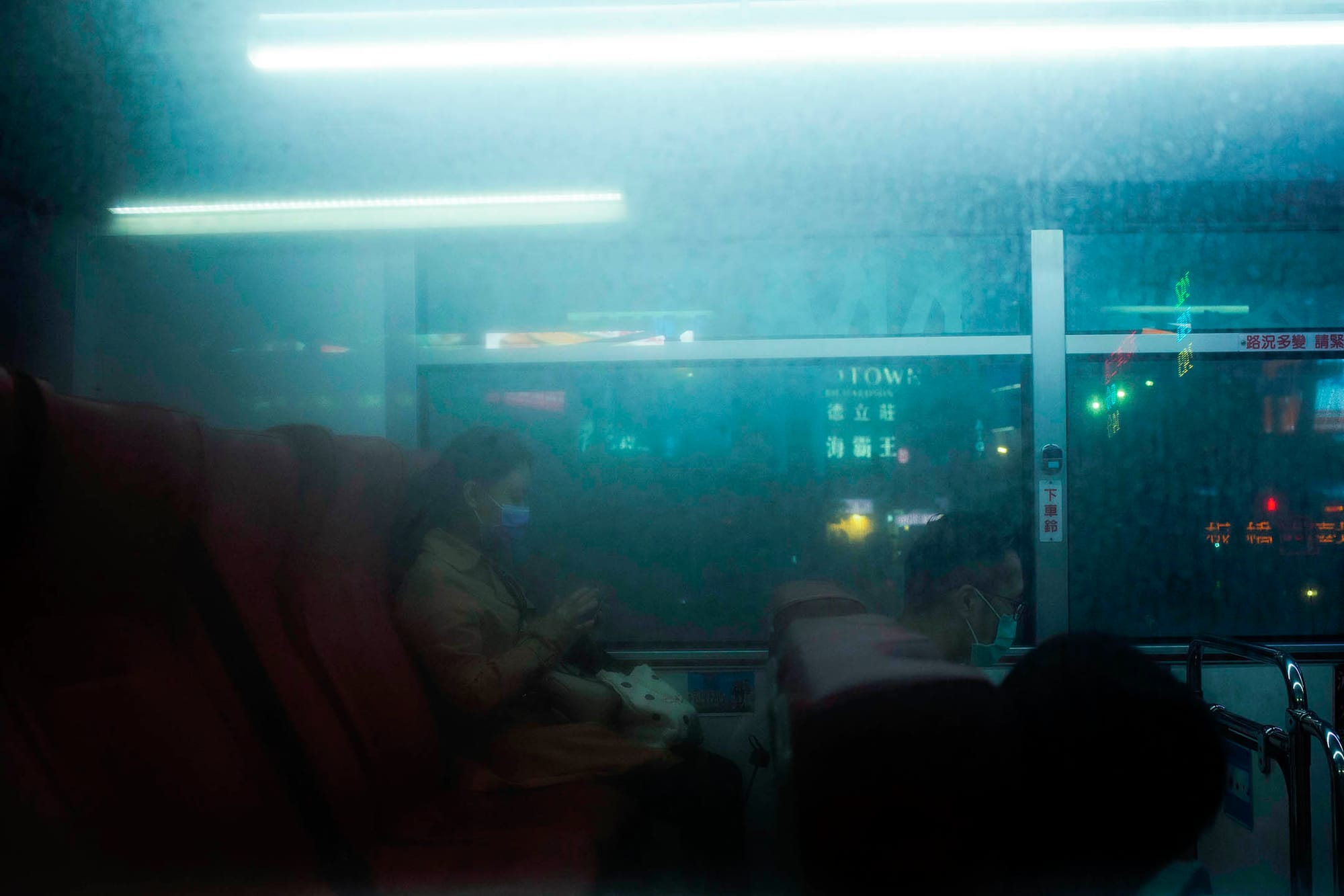 2022年10月22日，台北一輛公車。攝：陳焯輝/端傳媒