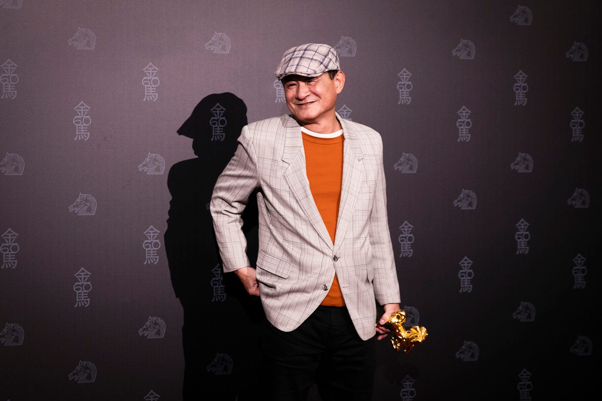 2023年11月25日,第60届金马奖颁奖典礼,《老狐狸》的陈慕义获得最佳男配角 。摄:陈焯輝/端传媒