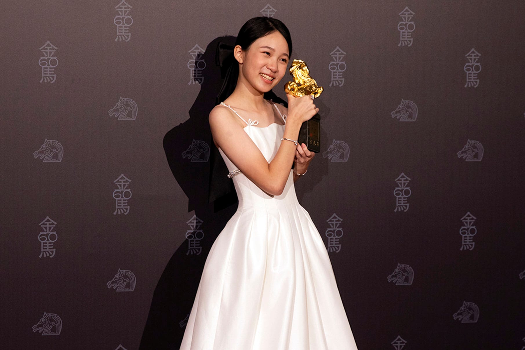 2023年11月25日,第60届金马奖颁奖典礼,《小晓》的林品彤获得最佳女主角。摄:陈焯輝/端传媒