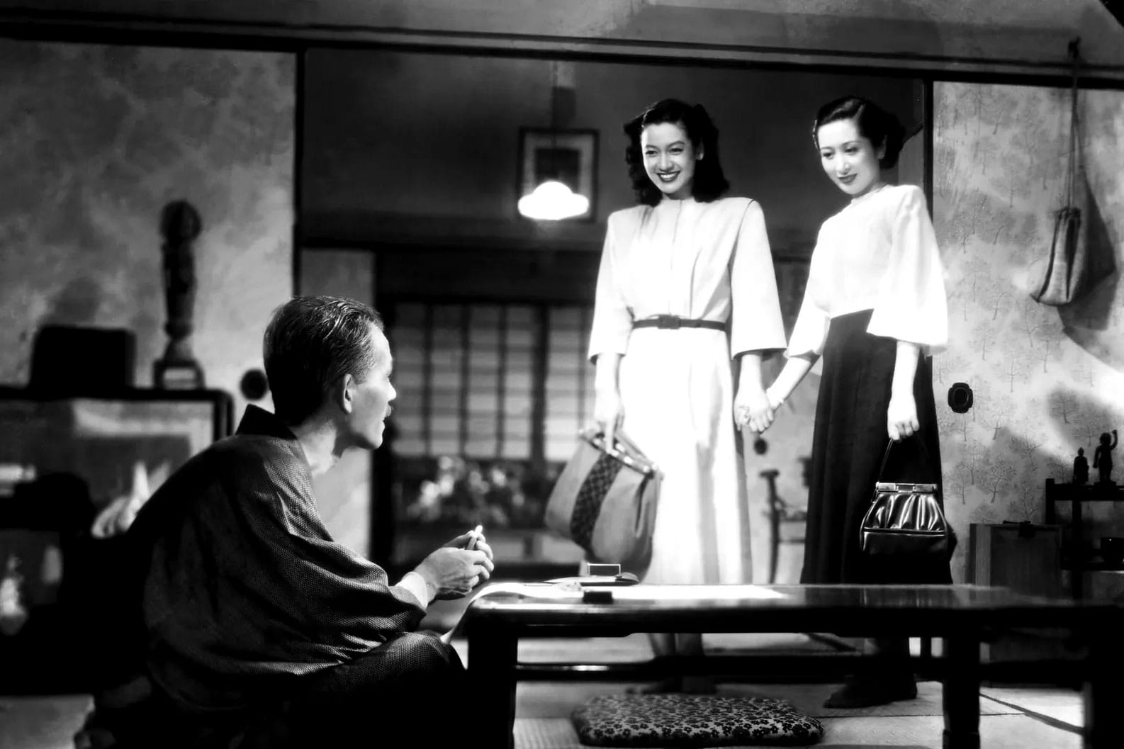 原節子在小津安二郎執導的電影演出片段。