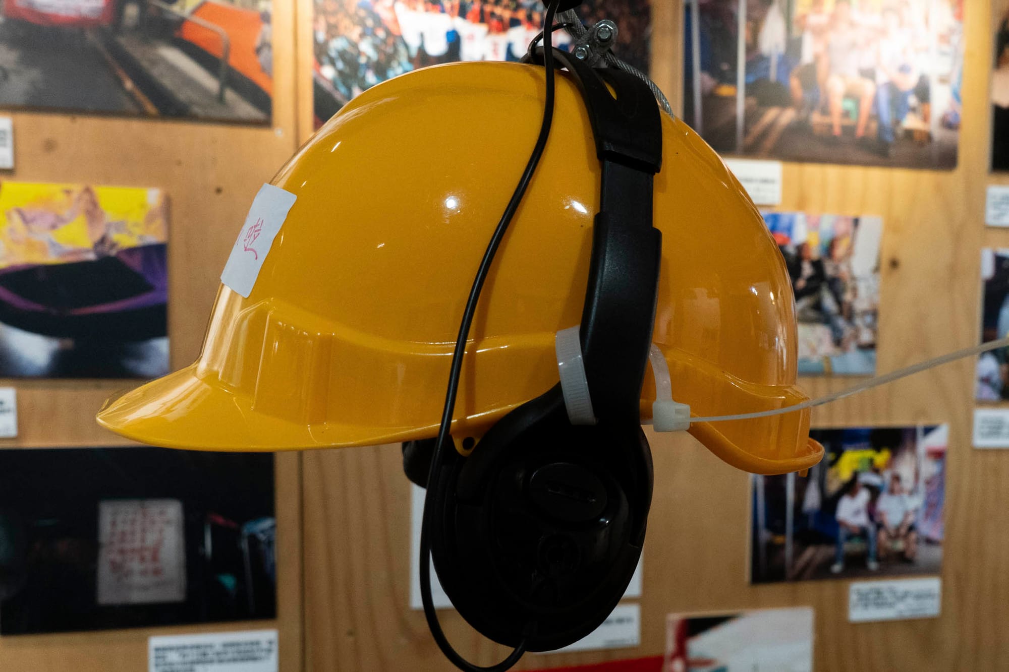 深水埗，展览活动中的头盔。