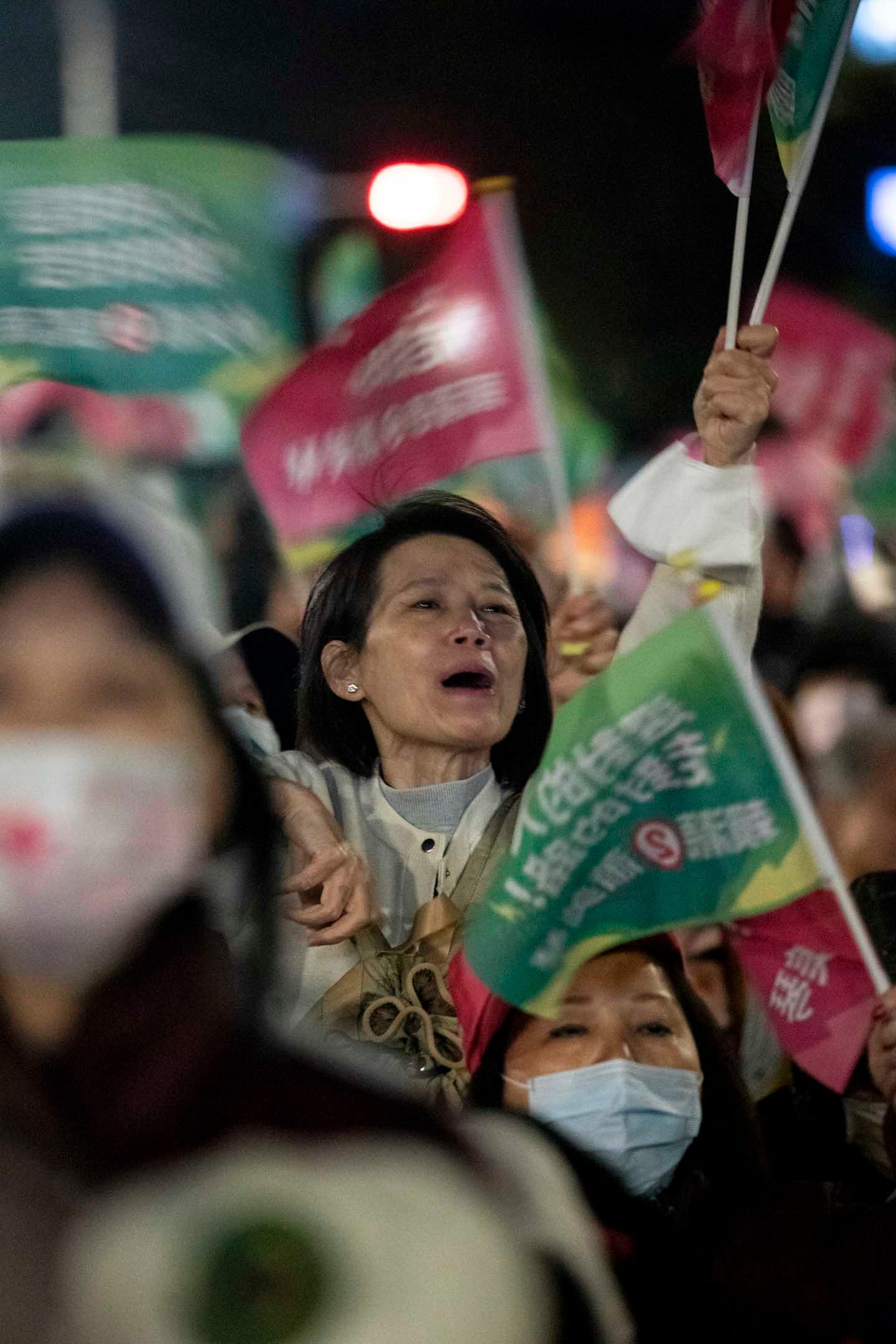 2024年1月11日，民進黨正副總統候選人賴清德、蕭美琴在台北市凱達格蘭大道舉辦「護國之夜」。攝：林振東/端傳媒