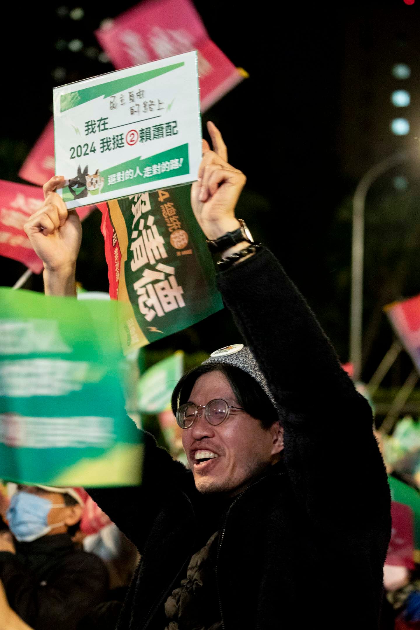 2024年1月11日，民進黨正副總統候選人賴清德、蕭美琴在台北市凱達格蘭大道舉辦「護國之夜」。攝：林振東/端傳媒