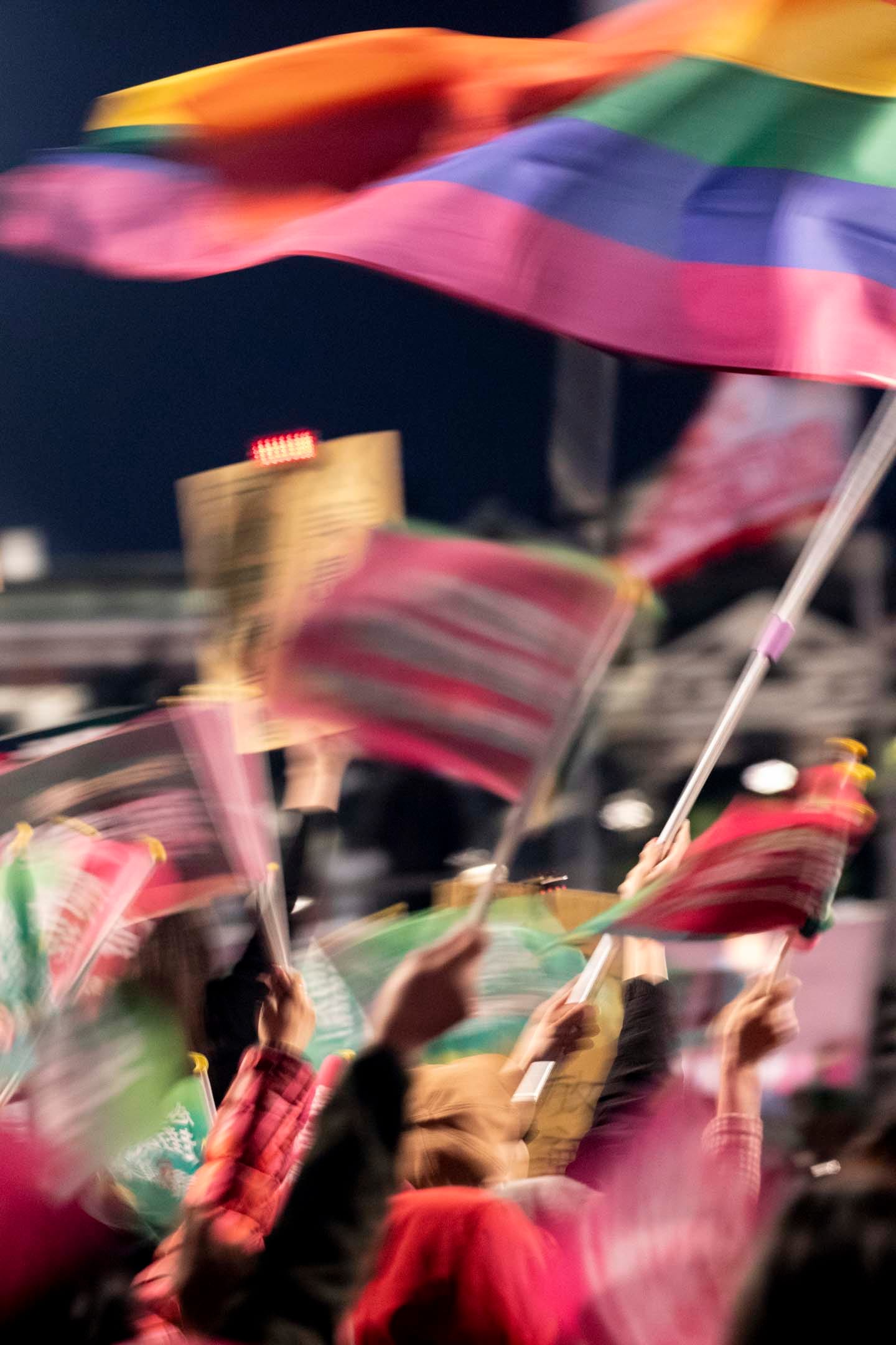 2024年1月11日，民進黨正副總統候選人賴清德、蕭美琴在台北市凱達格蘭大道舉辦「護國之夜」。攝：林振東/端傳媒