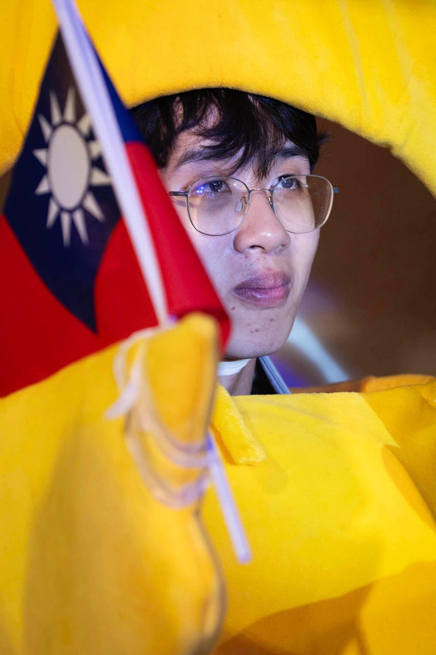 2024年1月12日，民眾黨正副總統候選人柯文哲、吳欣盈在台北市凱達格蘭大道舉辦「台灣選哲1定會贏 公民凱道之夜」。攝：陳焯煇/端傳媒