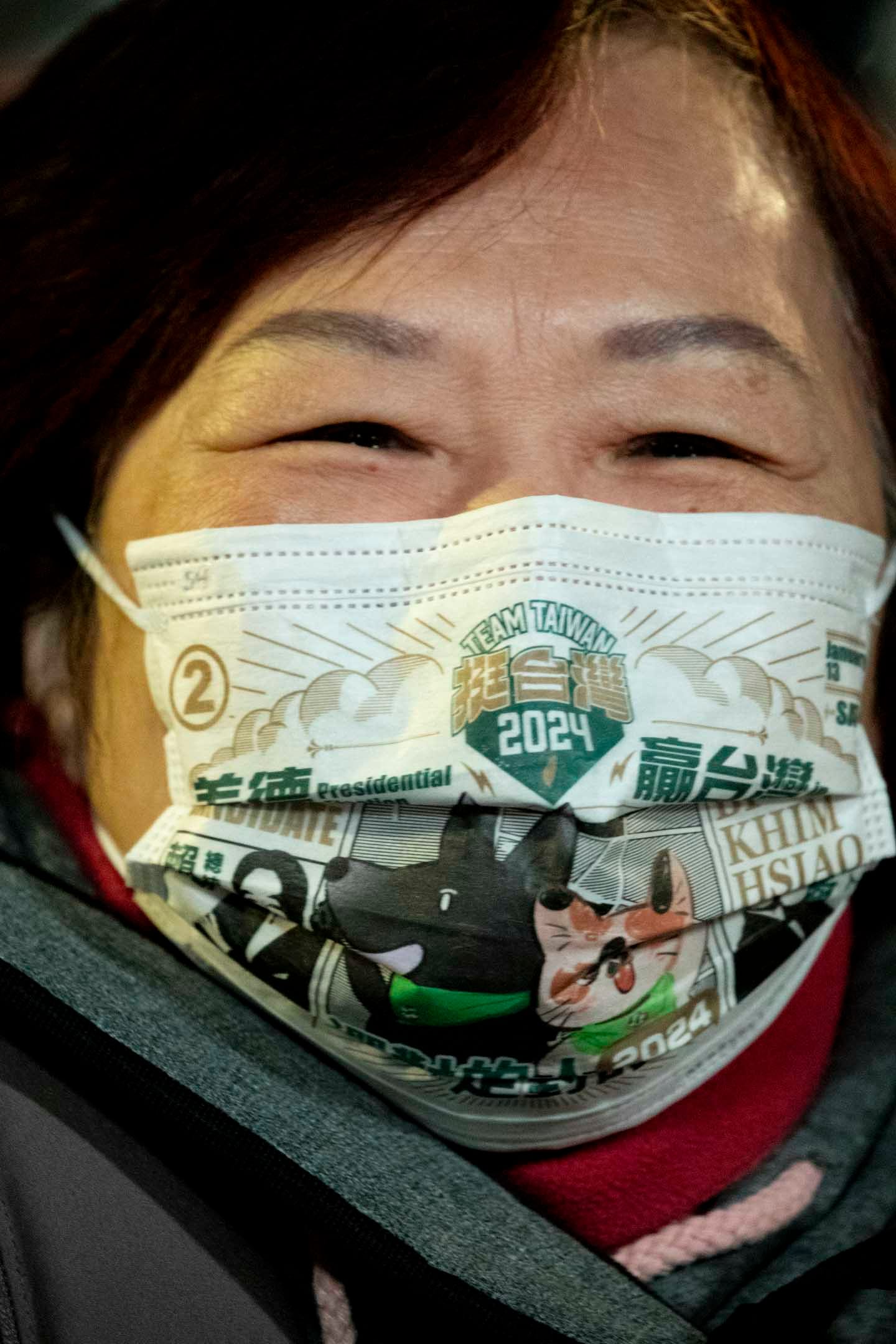 2024年1月11日，民進黨正副總統候選人賴清德、蕭美琴在台北市凱達格蘭大道舉辦「護國之夜」。攝：林振東/端傳媒