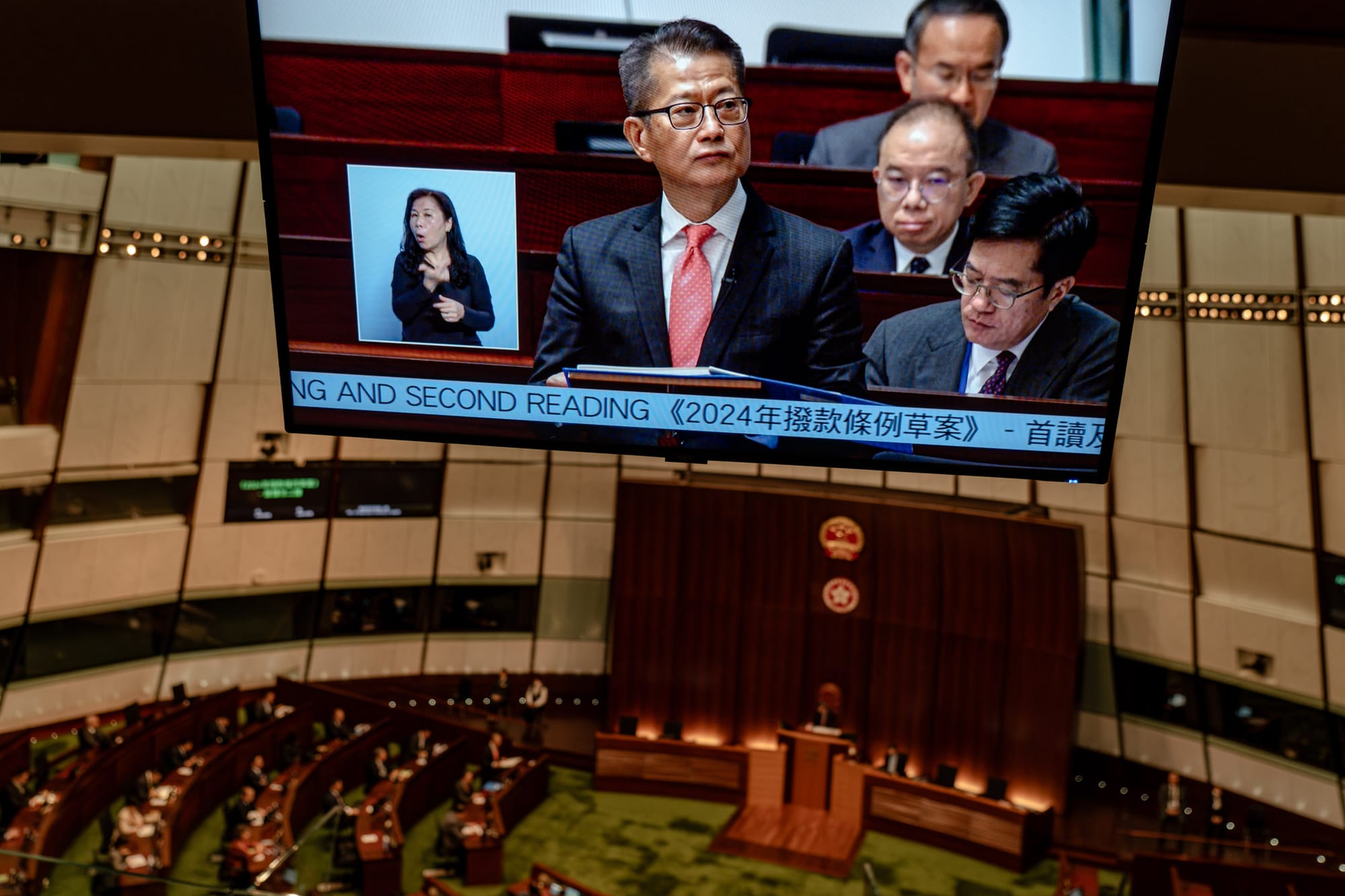 2024年2月28日,財政司司長陳茂波在立法會發表本屆任內第二份財政預算案。攝:Ryan Lai/端傳媒