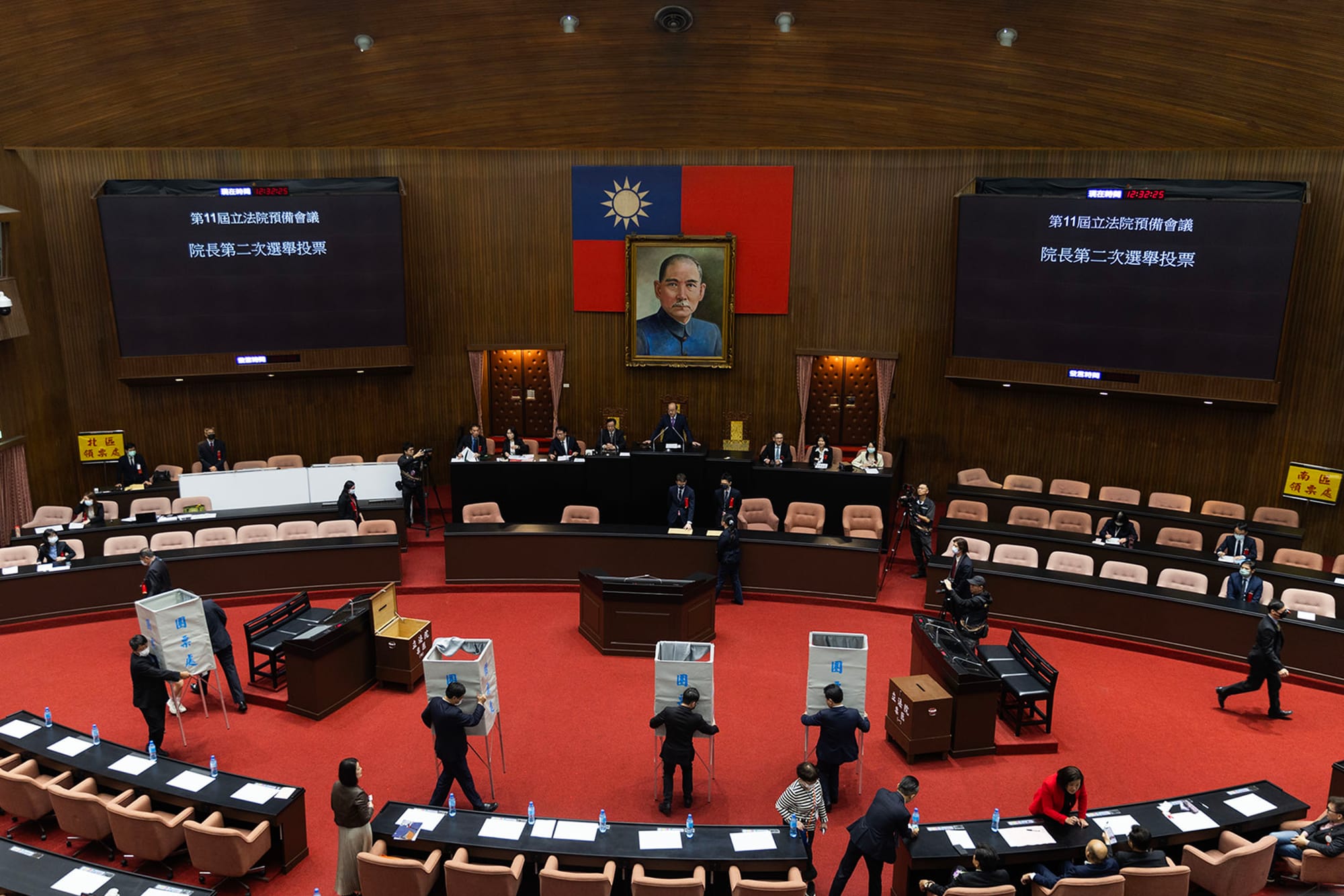 2024年2月1日，立法院，第11届立委今天报到宣誓就职，并进行立法院长选举。摄：陈焯煇/端传媒