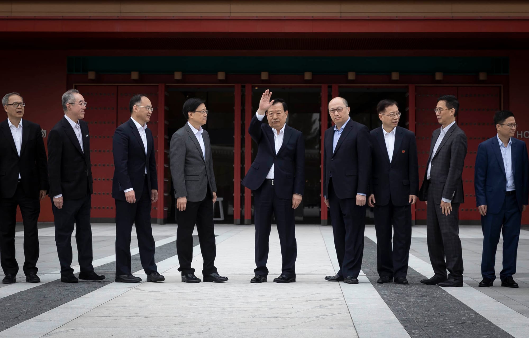 2024年2月27日，國務院港澳辦主任夏寶龍在港繼續第6天考察，到達西九故宮博物館參觀。圖：端傳媒