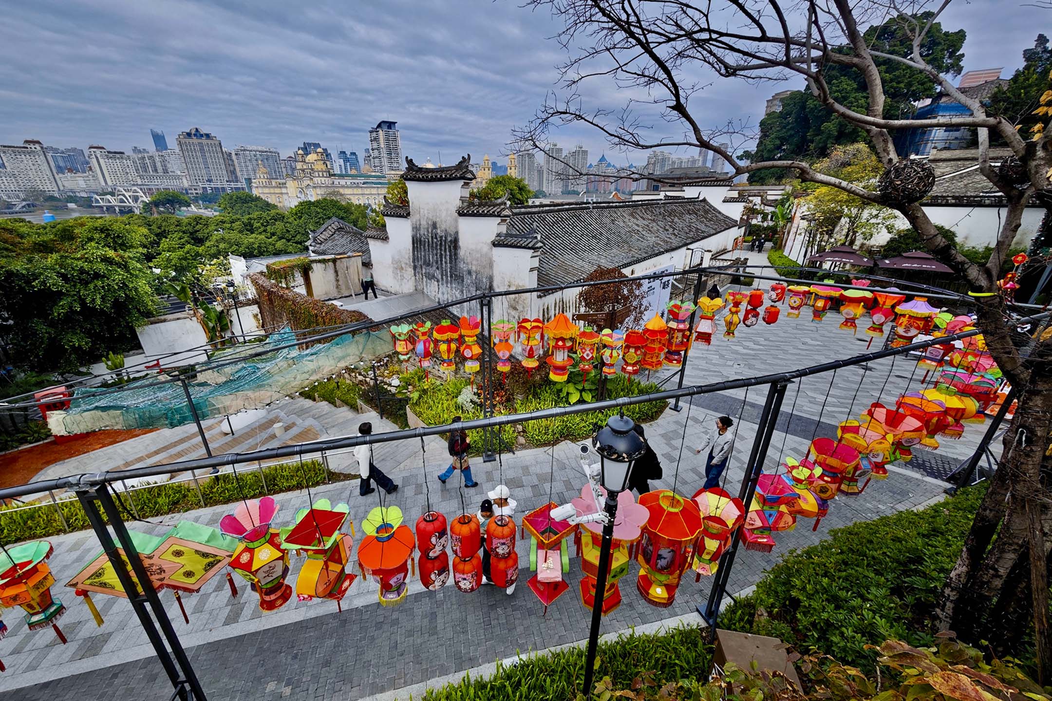 2024年1月30日,中國福州 ,由240個燈籠組成168米長的龍形燈籠,迎接即將到來的中國農曆新年。攝:Wang Dongming/VCG via Getty Images