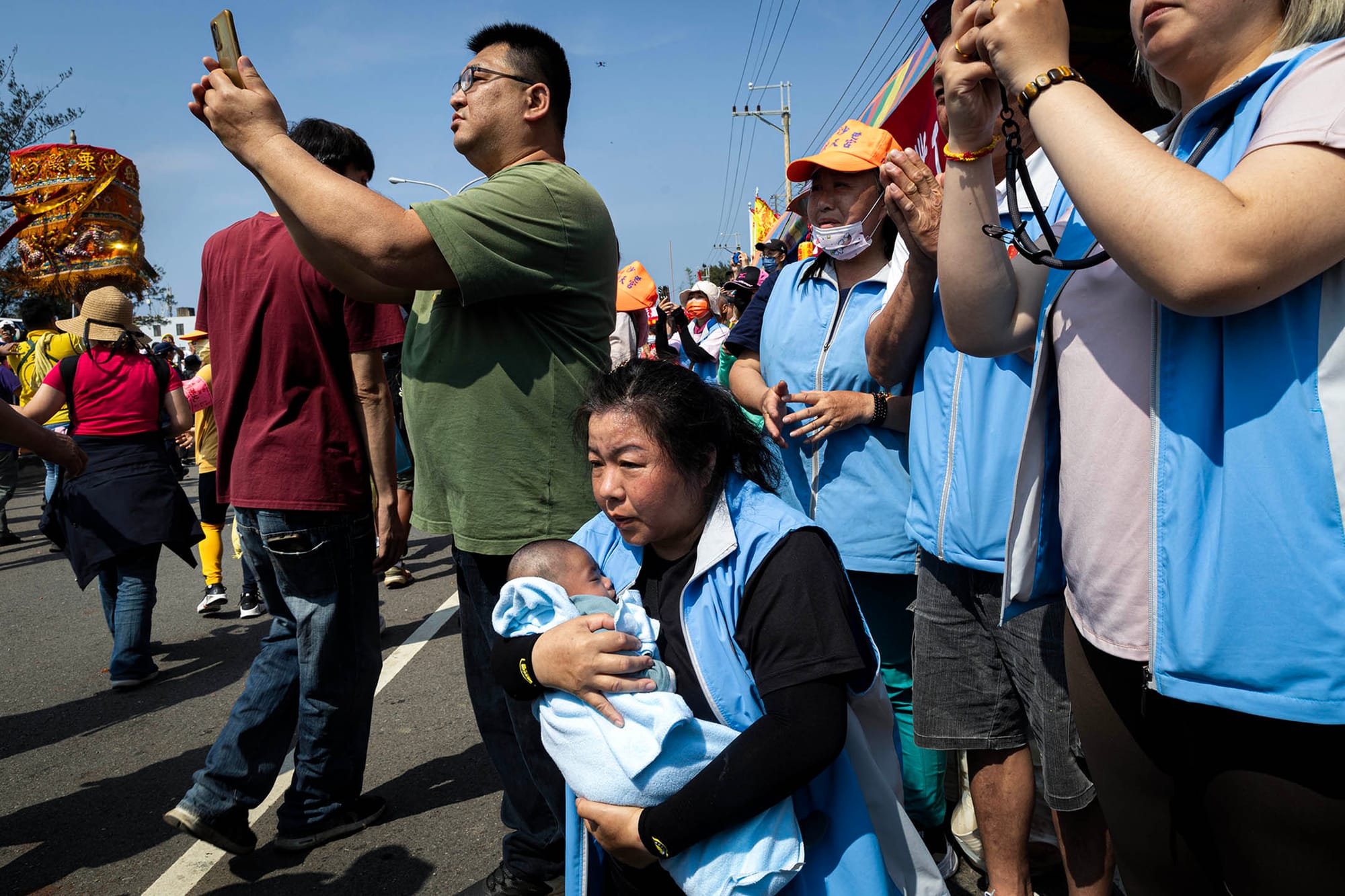 2024年3月26日，苗栗，通霄镇白沙屯妈祖徒步进香，今天完成回銮最后一段路返回拱天宫。摄：陈焯煇/端传媒