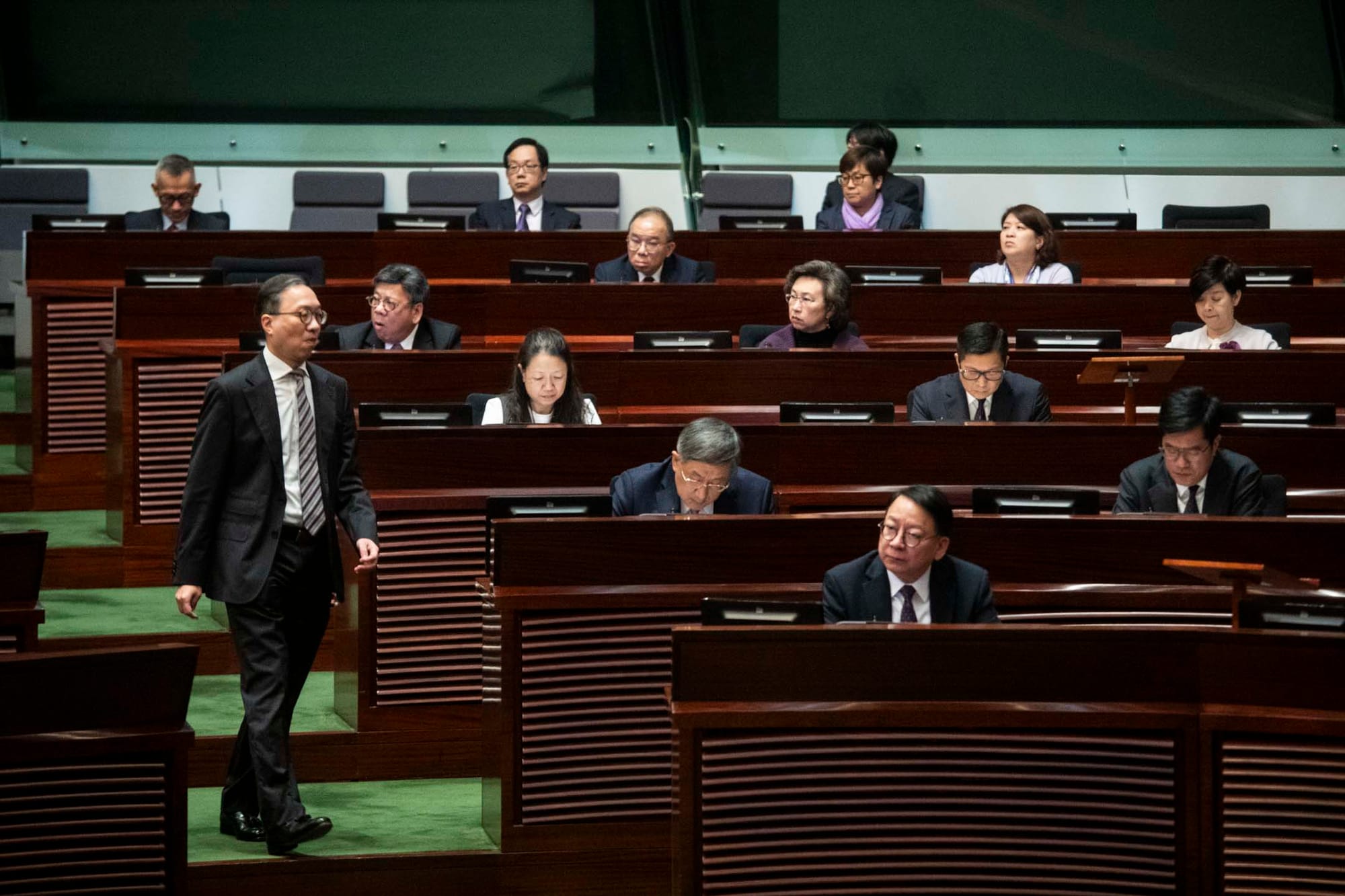 2024年3月19日，立法會加開特別會議，恢復二讀辯論《基本法》23條立法，不少政府問責官員列席。攝：林振東/端傳媒