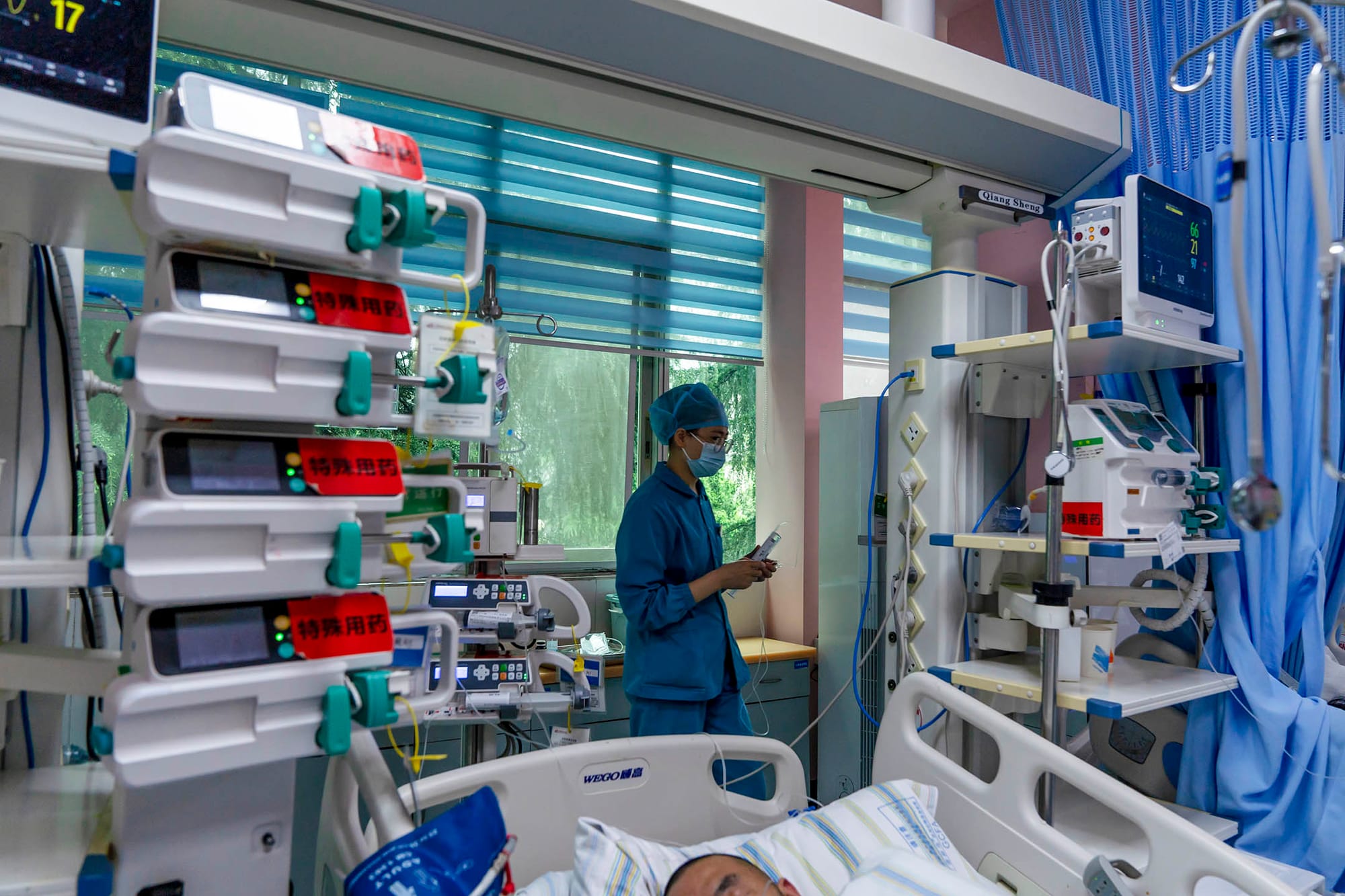 2024年4月5日,湖北恩施,一個加護病房。攝:CFOTO/Future Publishing via Getty Images