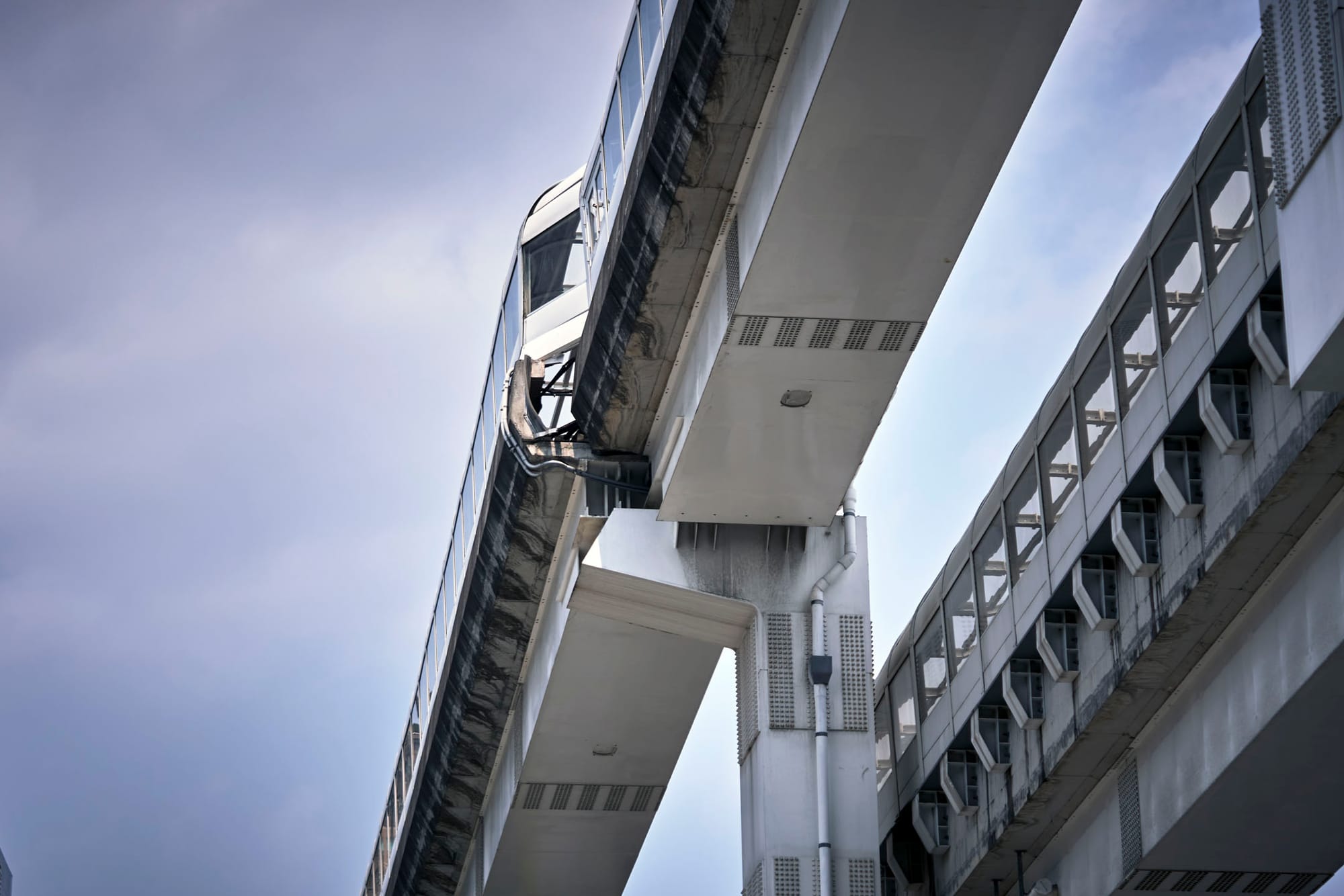 2024年4月3日,台湾发生地震后,台北地铁高架轨道受损。摄:An Rong Xu/Bloomberg via Getty Images