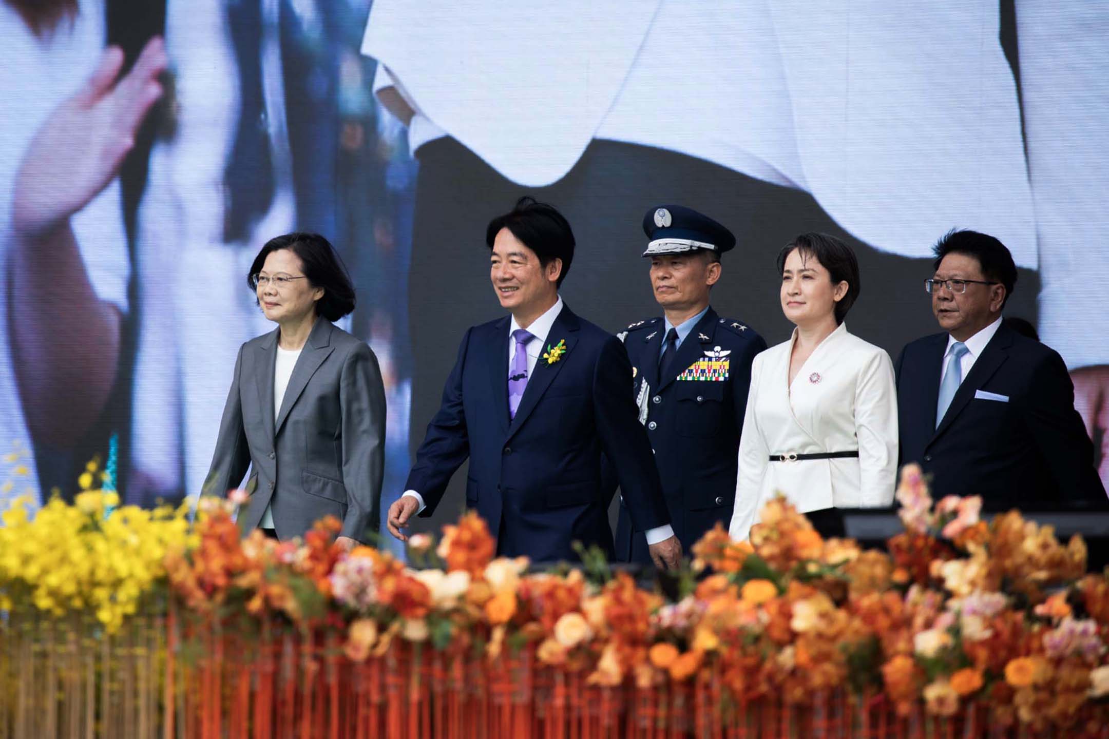 2024年5月20日，台北，中華民國第十六任總統副總統就職典禮，前總統蔡英文、總統賴清德和副總統蕭美琴站在台上。攝：陳焯煇/端傳媒