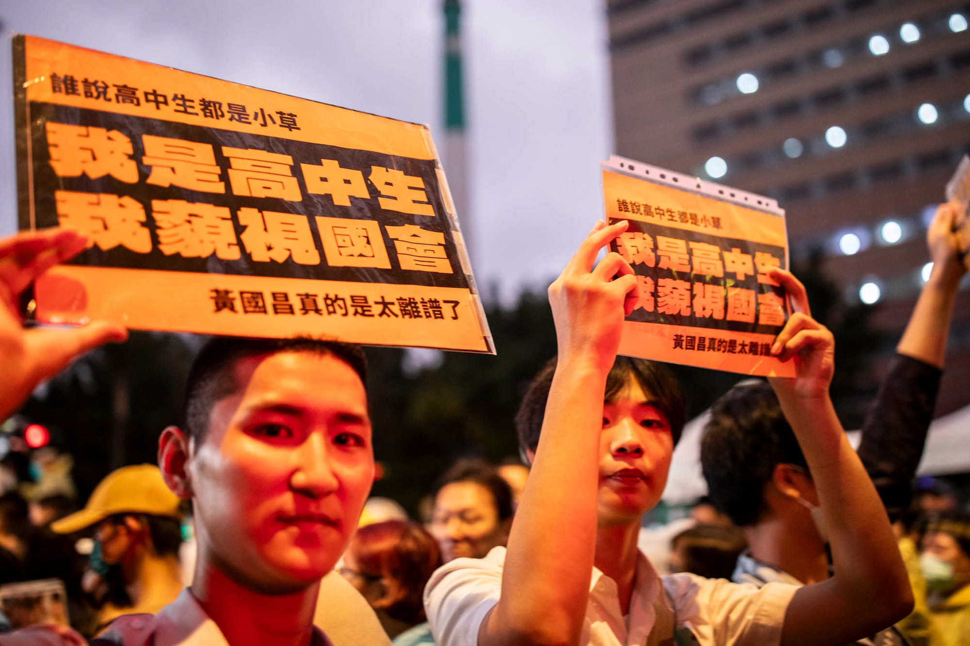 2024年5月28日,台北,立法院进行国会改革法案审议,立法院外有民众集会。摄:林振东/端传媒