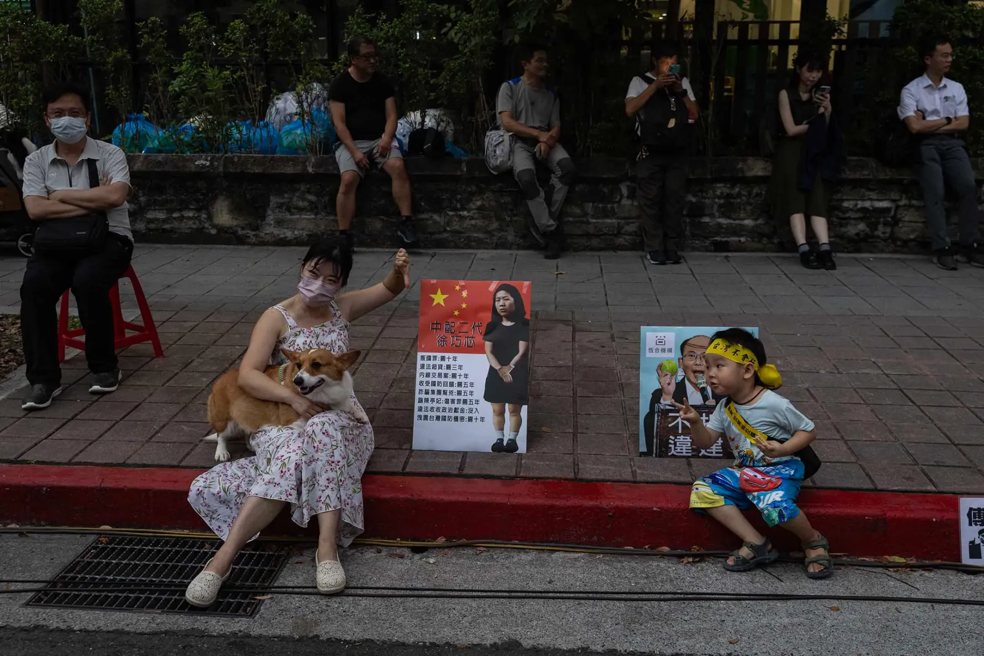 2024年6月20日，台北，公民团体发起“青鸟行动”，号召支持者到立法院外声援。摄：陈焯煇/端传媒