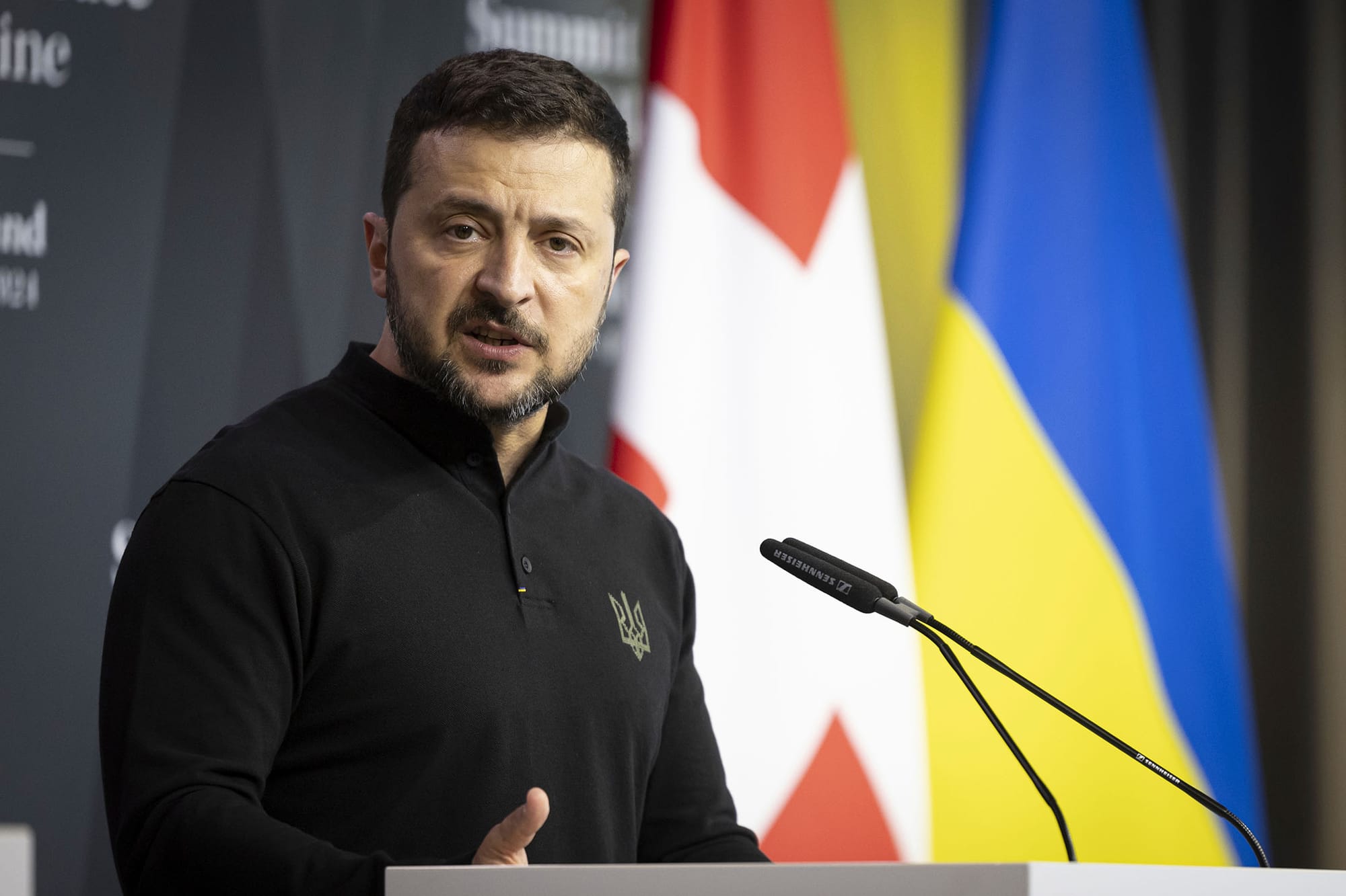 2024年6月15日，烏克蘭總統澤倫斯基（Volodymyr Zelenskyy）出席在瑞士奧布爾根舉行的烏克蘭和平峰會。攝：Michael Buholzer/Keystone via AP/達志影像