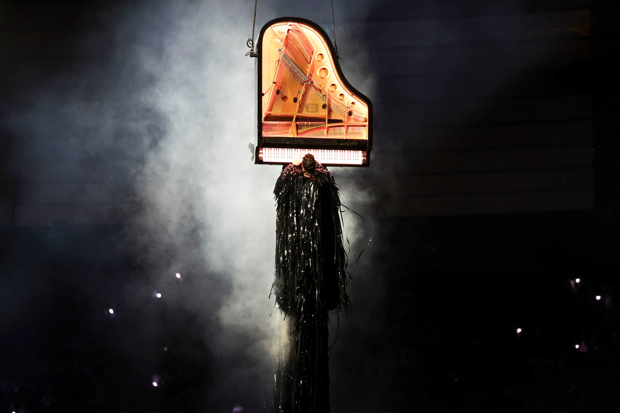 2024年8月11日，瑞士钢琴家Alain Roche在巴黎奥运会闭幕礼上演奏阿波罗赞美诗。摄：Jamie Squire/Getty Images