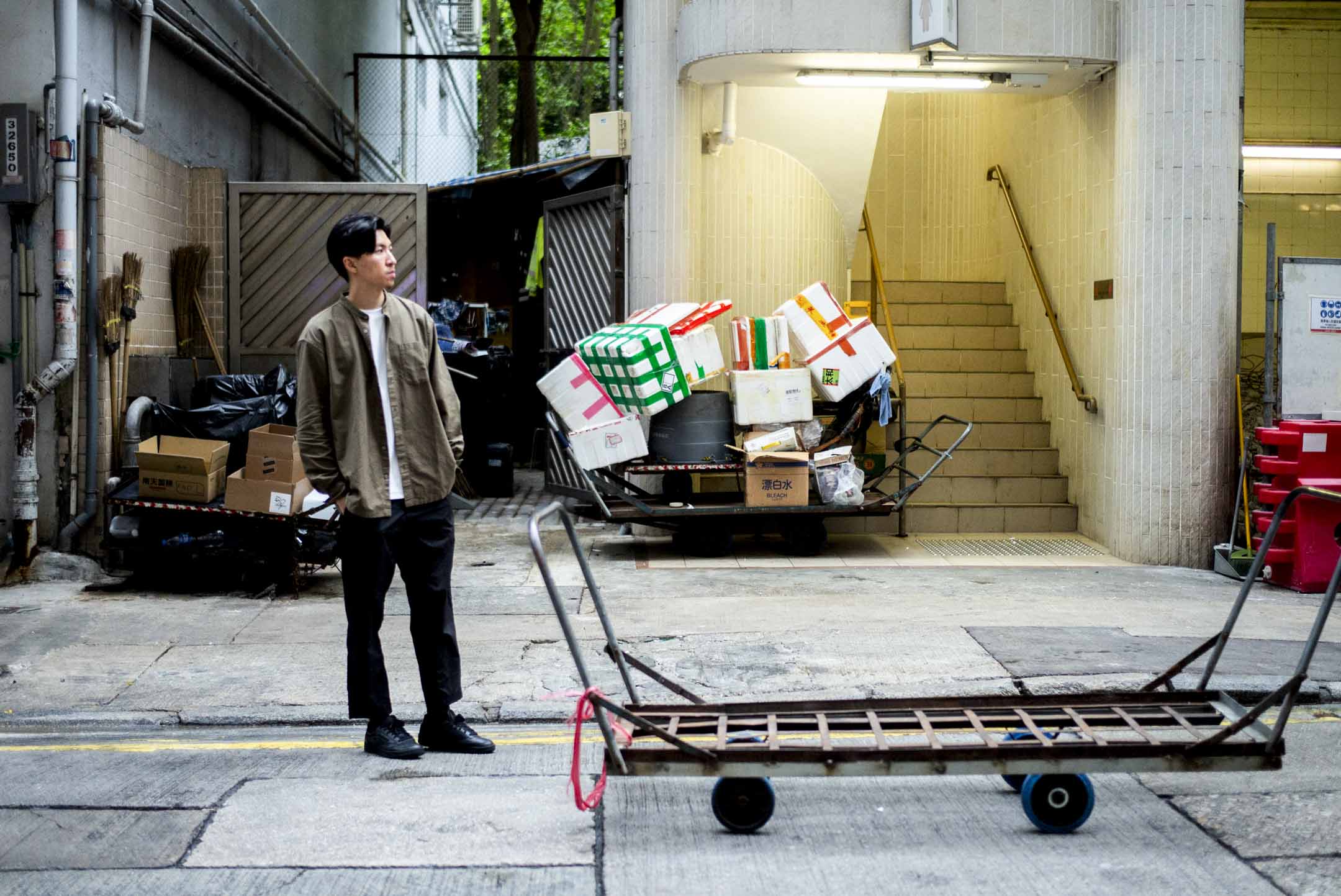 《十方之地》导演黄肇邦。摄:林振东/端传媒