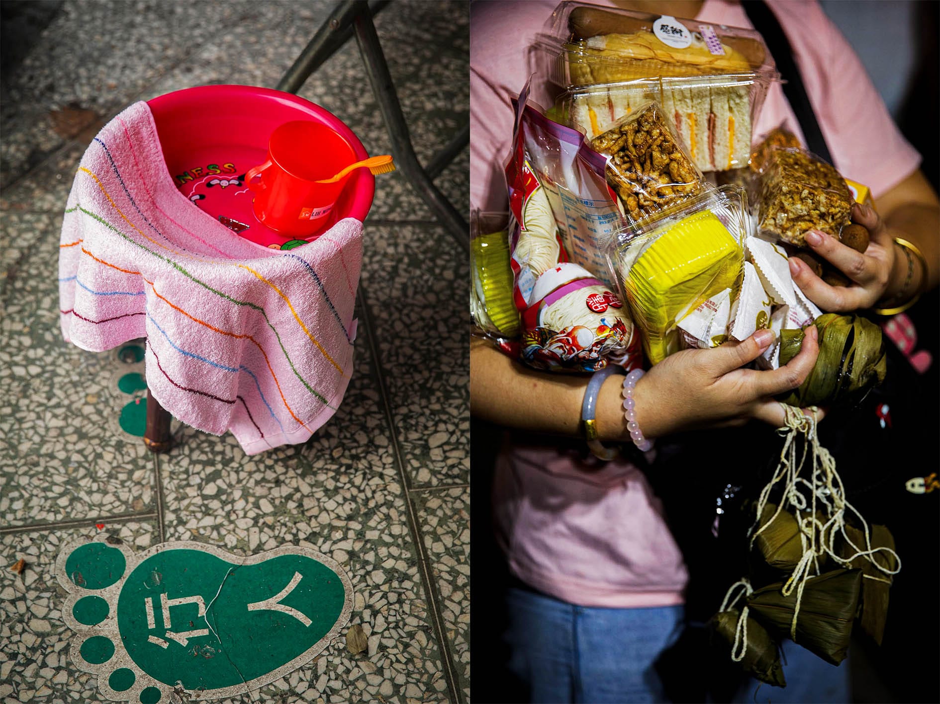 (左) 2024年8月16日,基隆,民众预备清洁用品给“好兄弟”。(右) 2024年8月18日,基隆主普坛,民众带走祭祀后的供品。摄:陈焯煇/端传媒摄:陈焯煇/端传媒