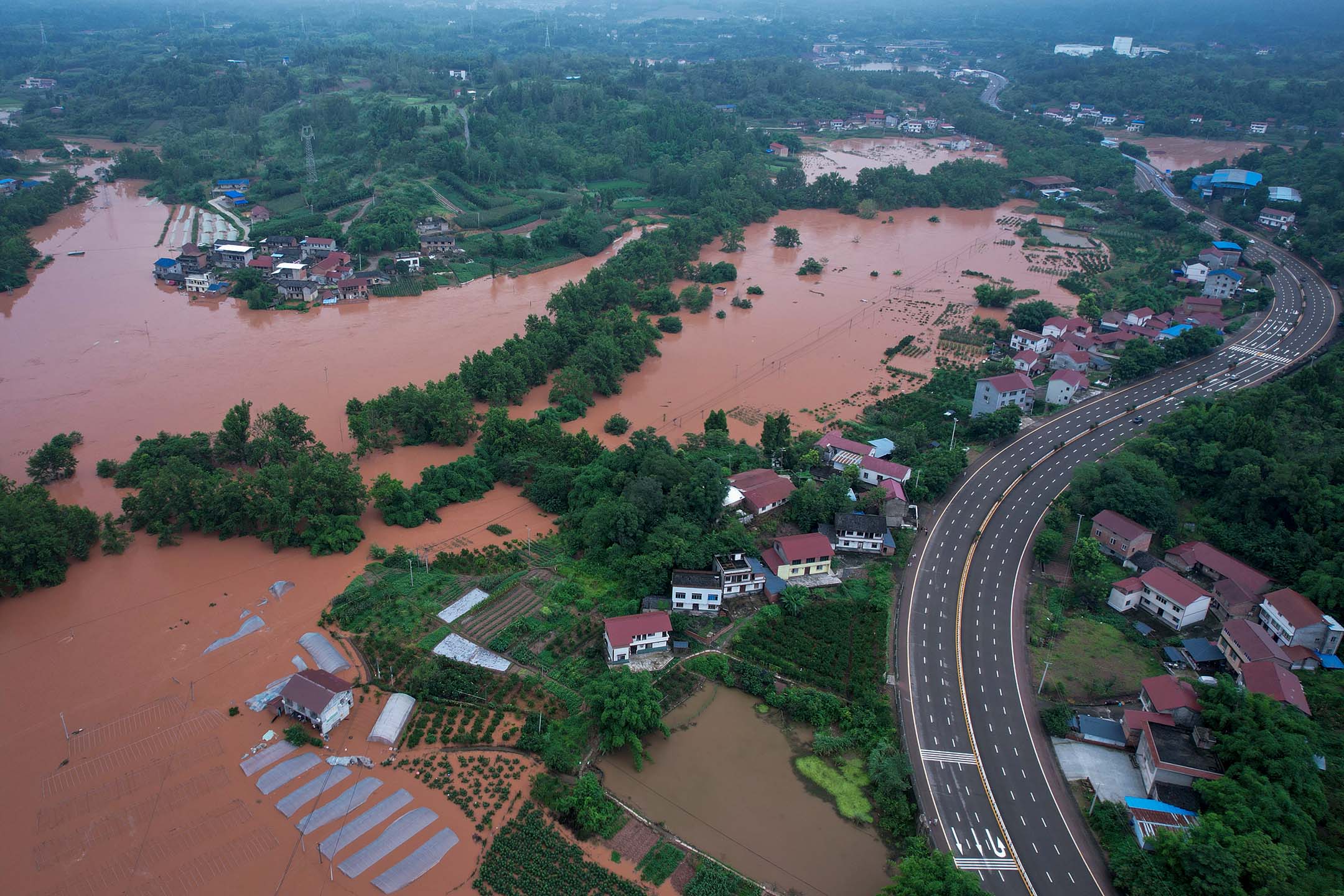2024年7月14日,中國內江小青龍河沿岸的農地被洪水淹沒。圖:Costfoto/NurPhoto via Getty Images