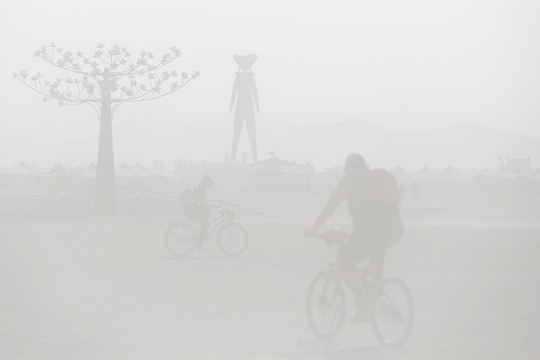 舉辦「火人祭」的沙漠不時刮起沙塵暴。攝：Jim Urquhart/Reuters