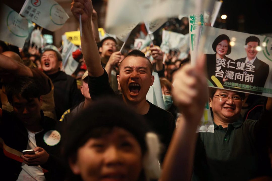 2016年1月16日,台北,蔡英文支持者得悉小英获胜后表现激动。摄:Billy H.C. Kwok/端传媒