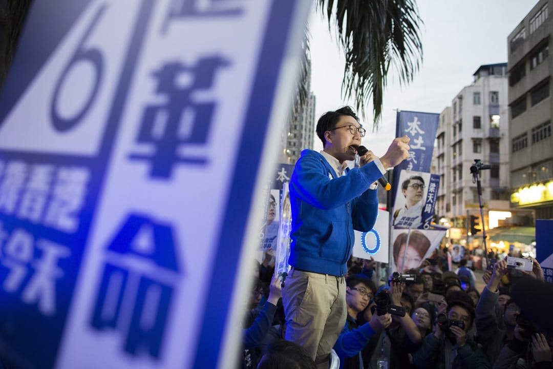 2016年2月28日,补选投票日,梁天琦在大围演讲。摄:罗国辉/端传媒