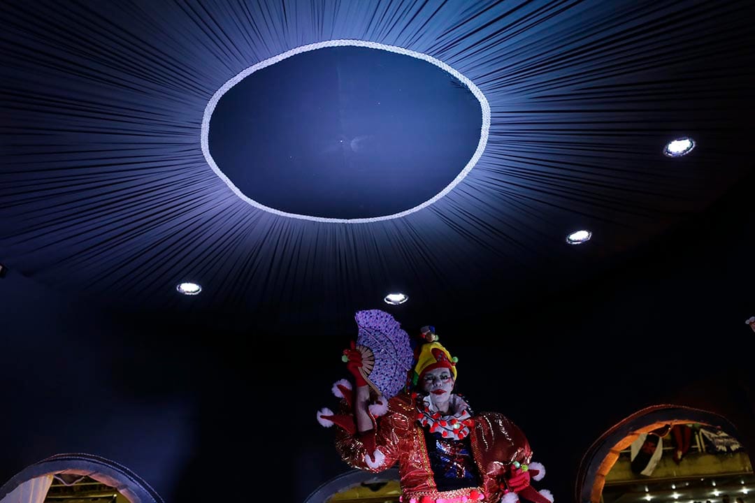 巴西里约热内卢,表演者在狂欢节中表演。摄:Leo Correa/AP Photo