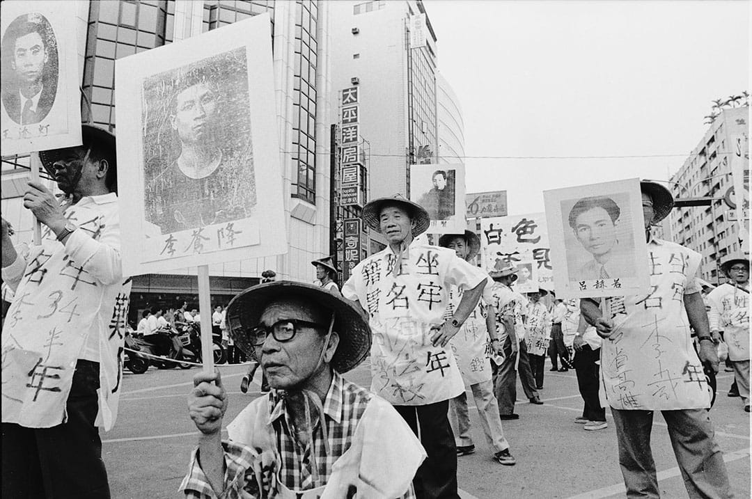 台灣，1991年5月20日「知識界反政治迫害聯盟」，萬人大遊行，主張廢除刑法100條。