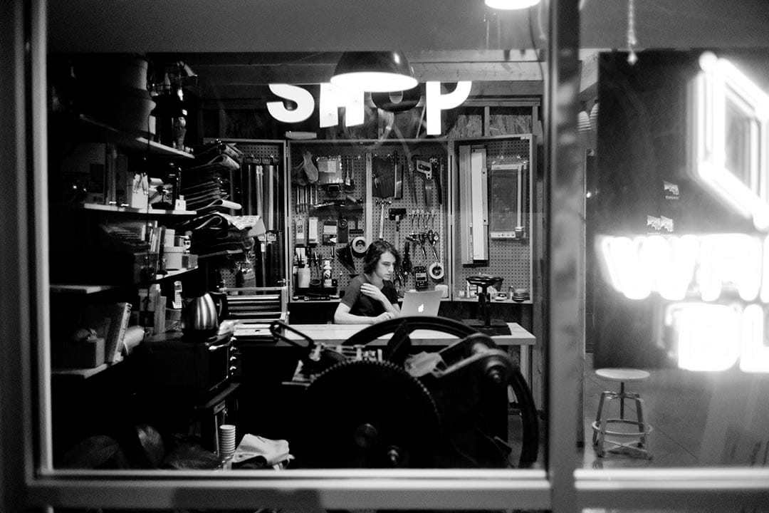 Drew和Scott從紐約於2013年7月搬到拉斯維加斯來。 2014年11月他們開了南內華達的第一個獨立書店。