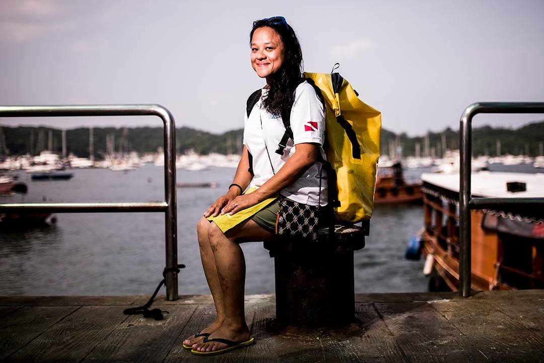 出海歸來,阿花在西貢碼頭攝:Xaume Olleros/端傳媒