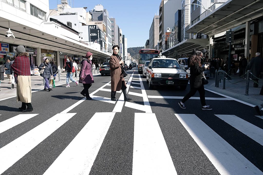 京都市政府在2001年宣佈了「步行城市·京都」的發展方向,四条通的修路工程也是為了配合這計劃。攝:林琪香