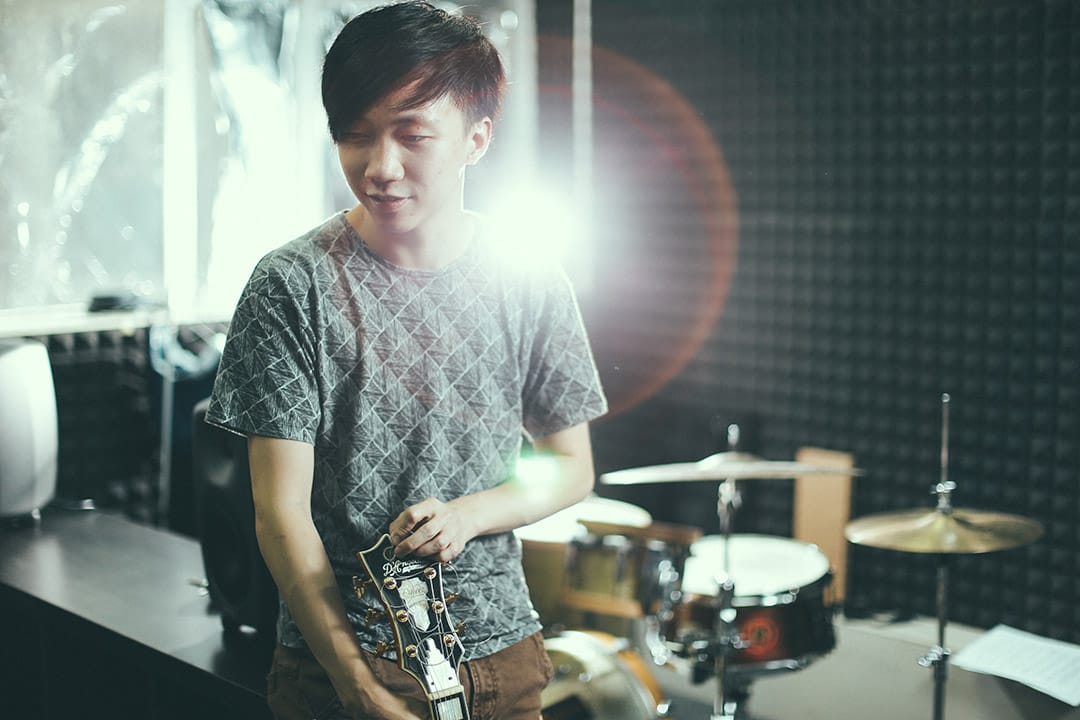 香港爵士結他手/作曲家Teriver Cheung（張駿豪）。攝：王嘉豪/端傳媒