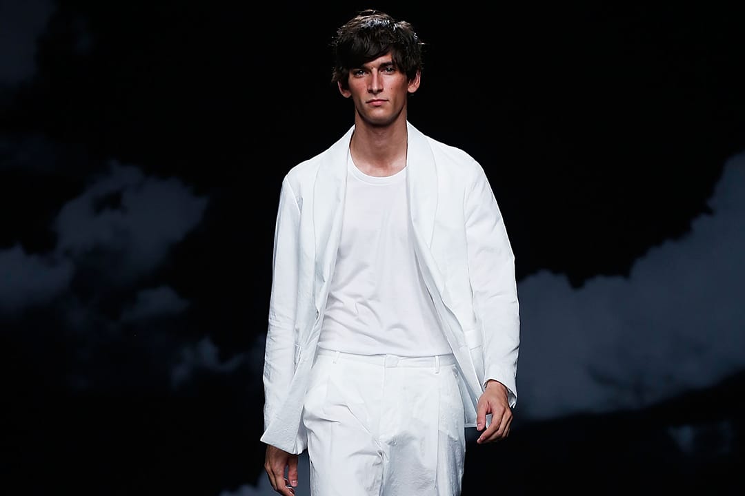 我认为每个名牌的设计师都想打造自己品牌的 character ,用简单 pattern 和颜色去设计 T-shirt ,既可以为时装加上 casual 系列之余,又不会掩盖品牌的主打服饰。摄:Tristan Fewings/GETTY