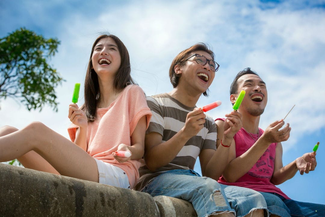 《王家欣》感動像我這樣自命多情的中年男人,因為我們都自覺曾經很偉大,為心儀的女生不惜犧牲一切,博取歡心。