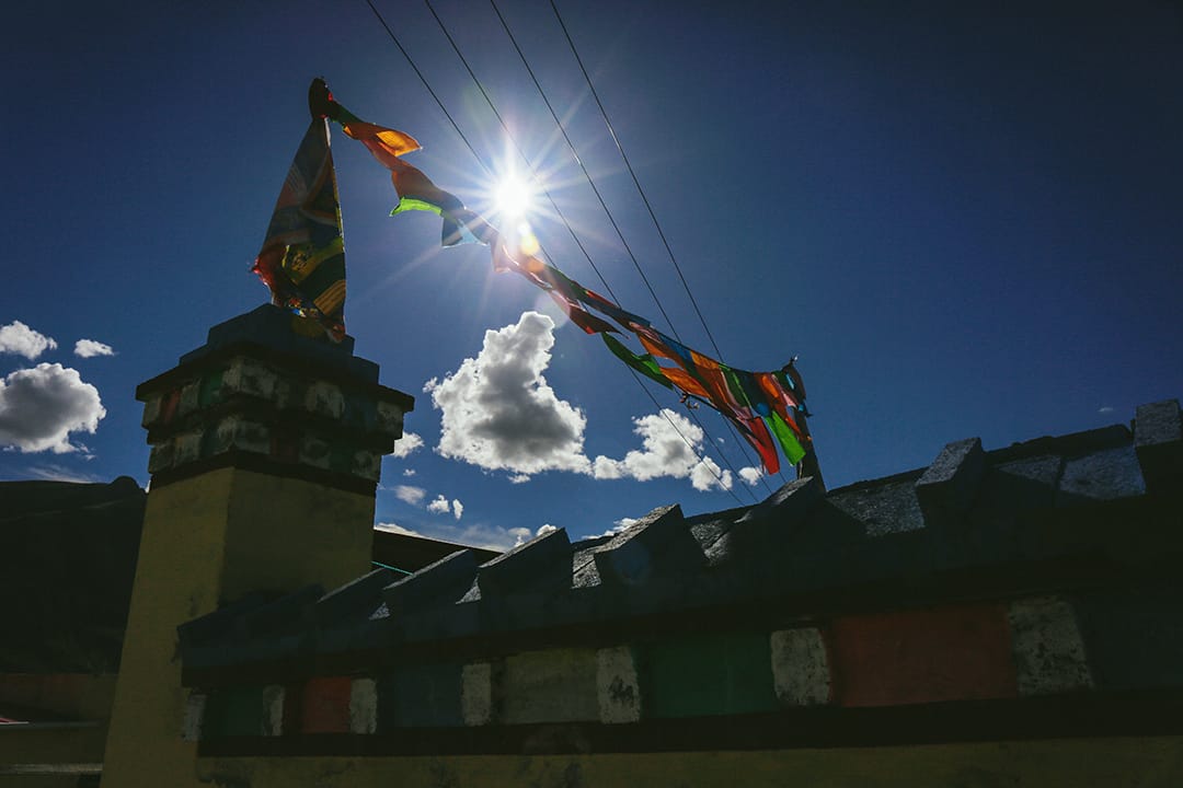 结古镇城西區附近一個移民村。攝 : 王嘉豪/端傳媒