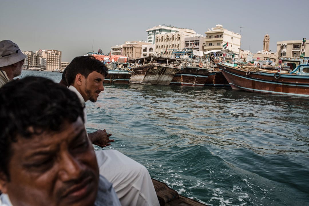 水上计程车在迪拜河上行走。摄: Laurence Tan