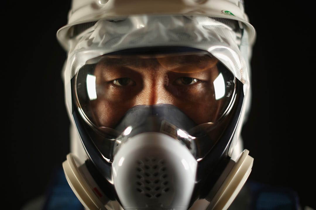 鹿岛建设的 Shinichi Koga,工作主要负责制作阻挡地下水从海洋流进发电厂的冰墙,他表示工作时要穿上大量保护装备丶要从多个组织授权方可工作和要遵守不少限制,都是困难的地方。摄:Christopher Furlong/GETTY