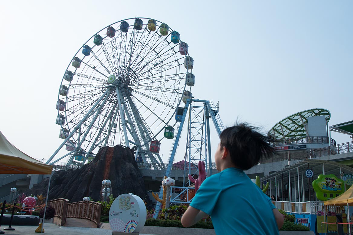 台北市立兒童新樂園目前有兩項遊樂設施可供身障小孩使用，其一是摩天輪。攝：徐翌全/端傳媒