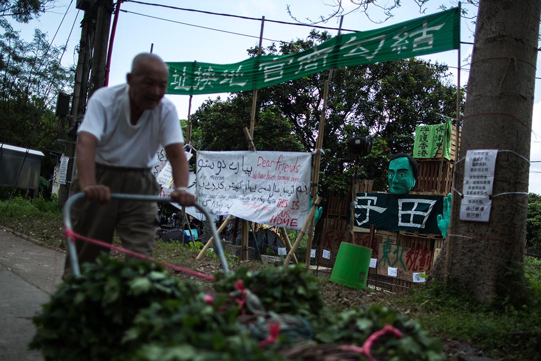 反收地支持者在馬屎埔村入口處搭建了瞭望台，供巡守者觀察四周的情況。