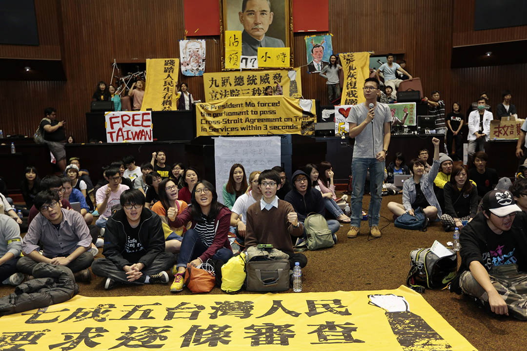 图为2014年3月20日，学生和公民团体占领立法院议场。