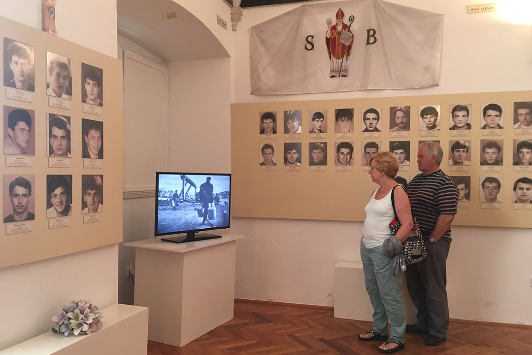 为守城勇士而设的 Memorial Room of Dubrovnik Defenders。