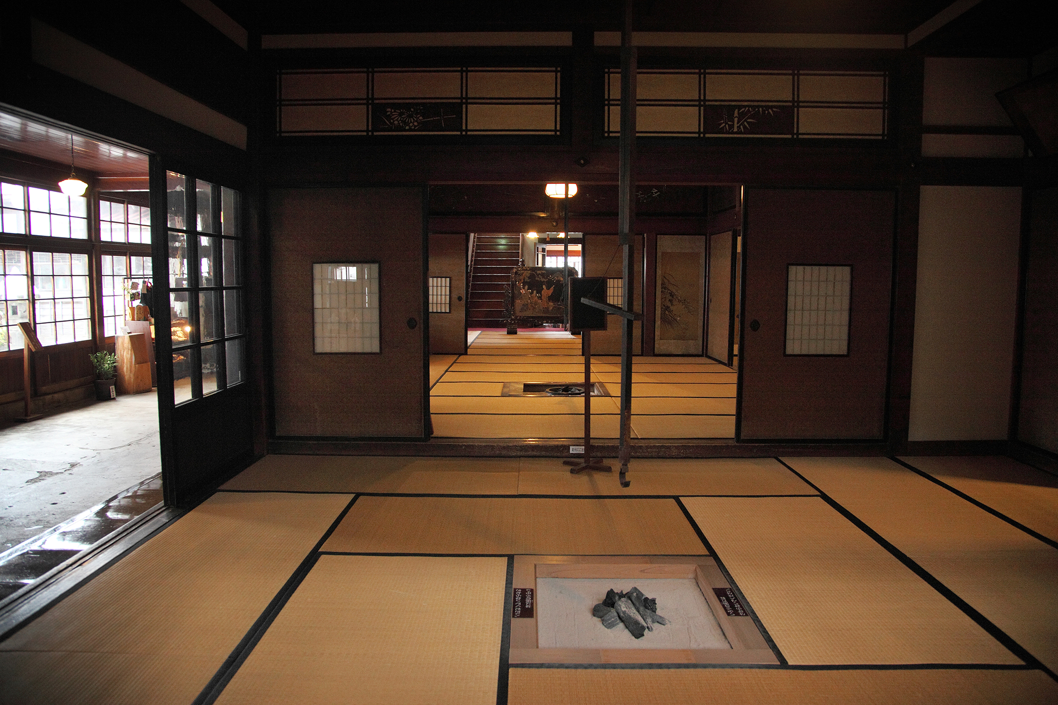 太宰治故居斜陽館一樓空間。