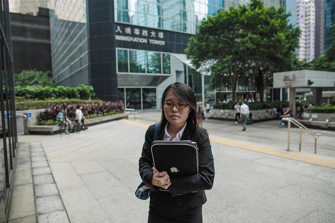 就读政治学与法学的梁丽帼上月已经完成实习，她期望将来成为一个主力于人权法方面的律师。