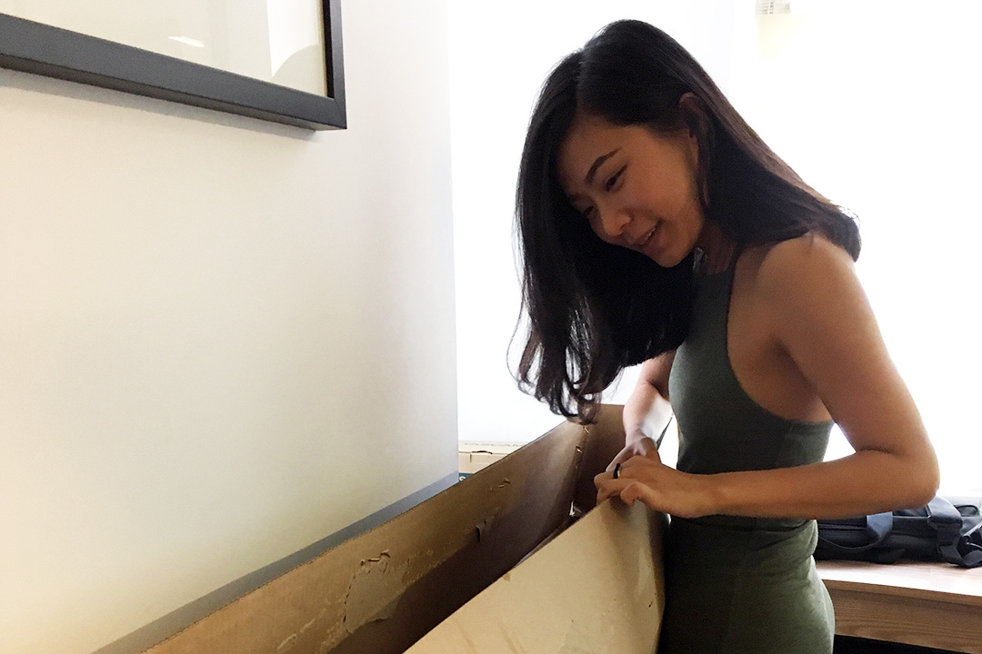 她說:「收到包裹打開,最幸福的時刻。」